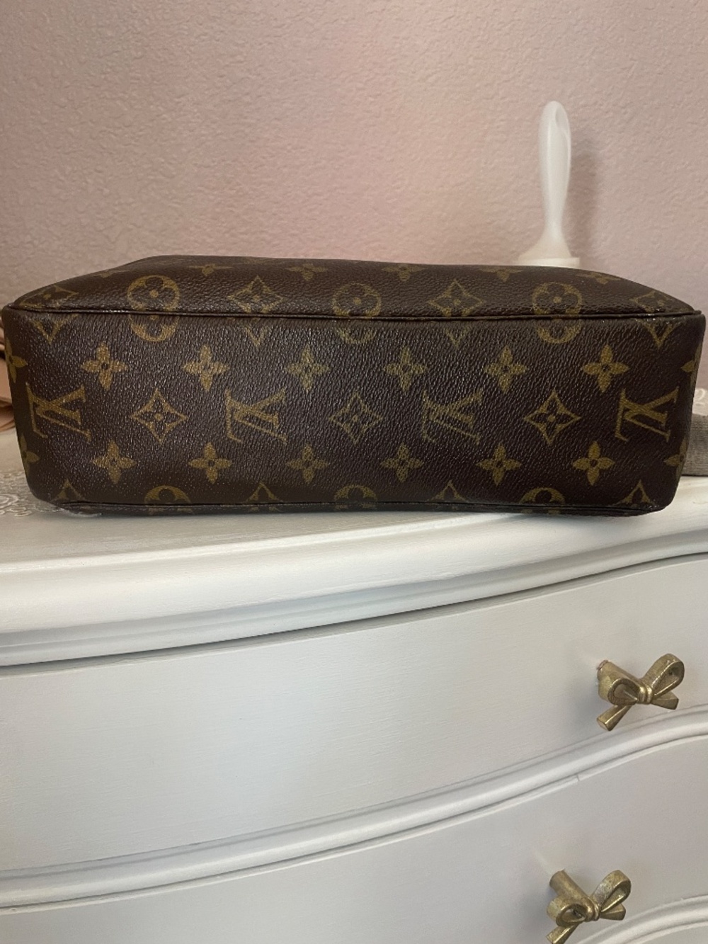 Louis Vuttion large cosmetic/toiletry bag - Picture 3 of 9